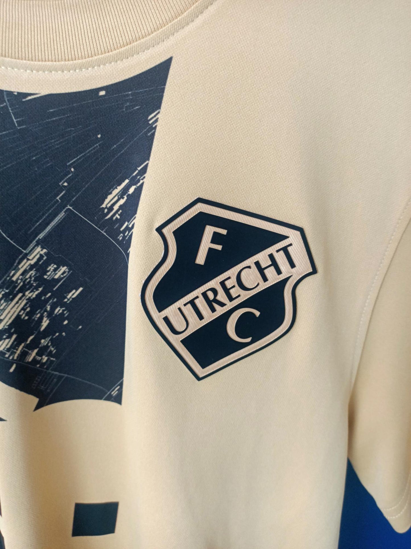 FC Utrecht 2021-2022 Third Shirt