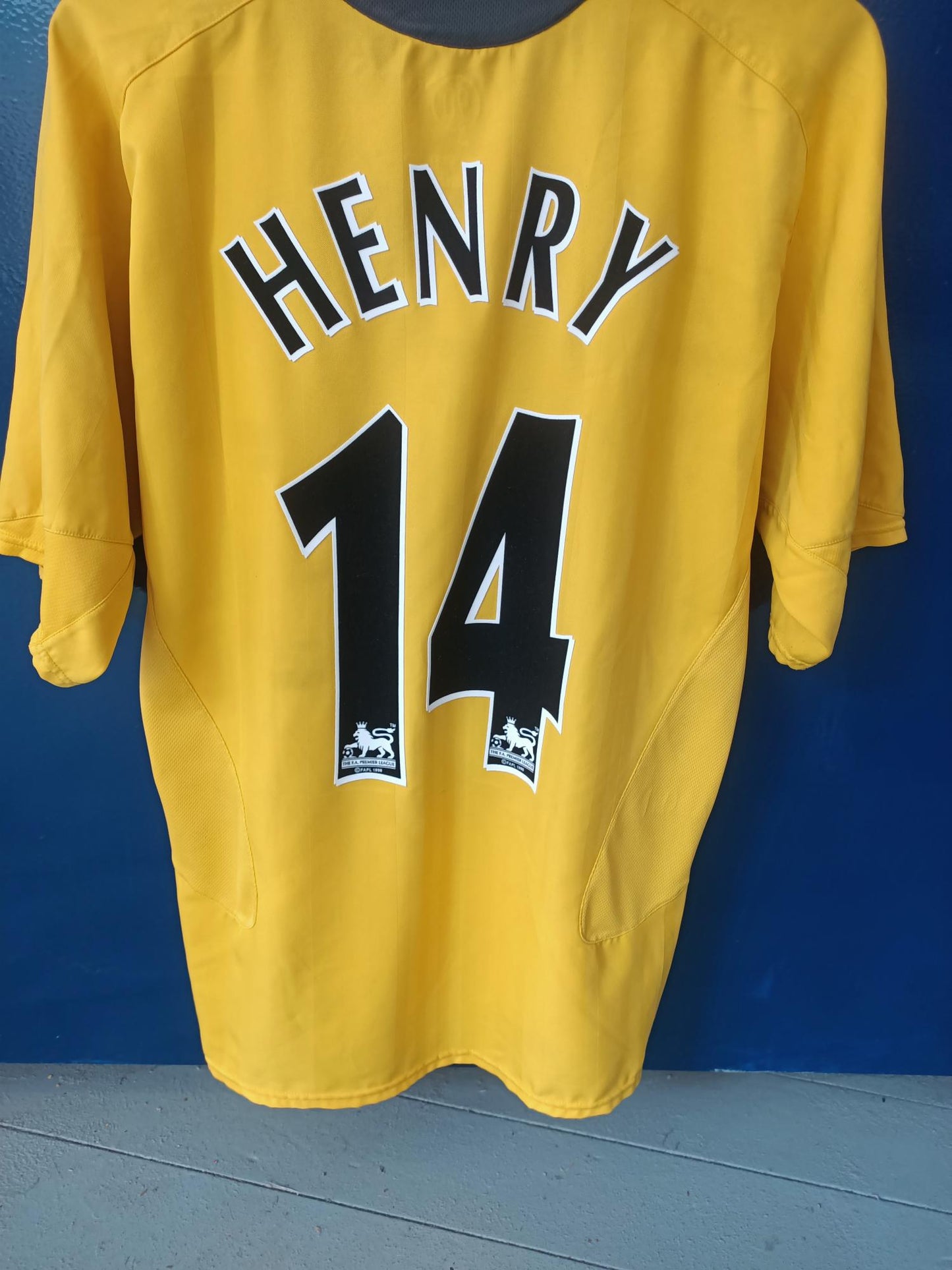 Arsenal 2005-2006 Away Shirt