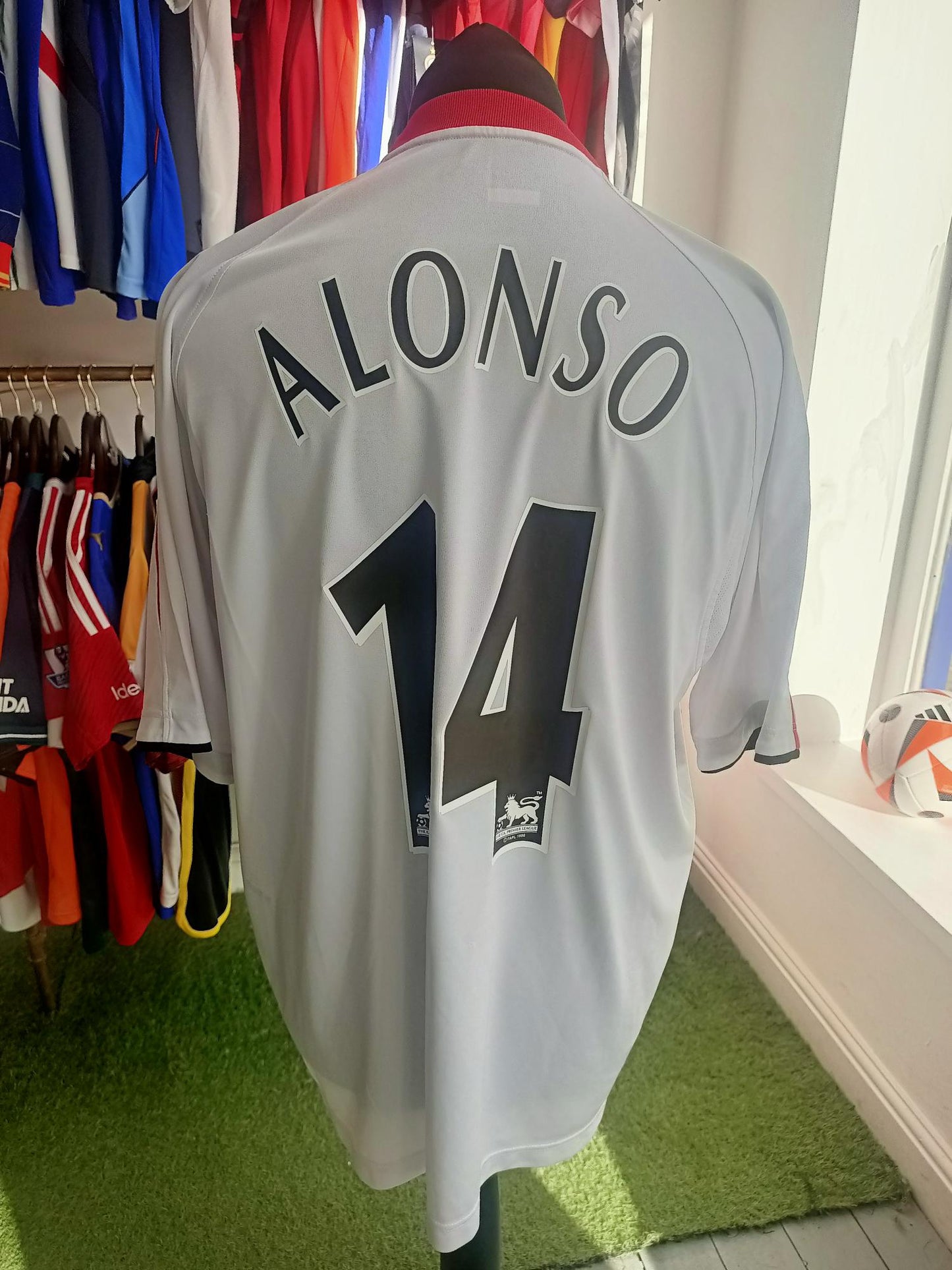 Liverpool 2005-2006 Away Shirt Alonso