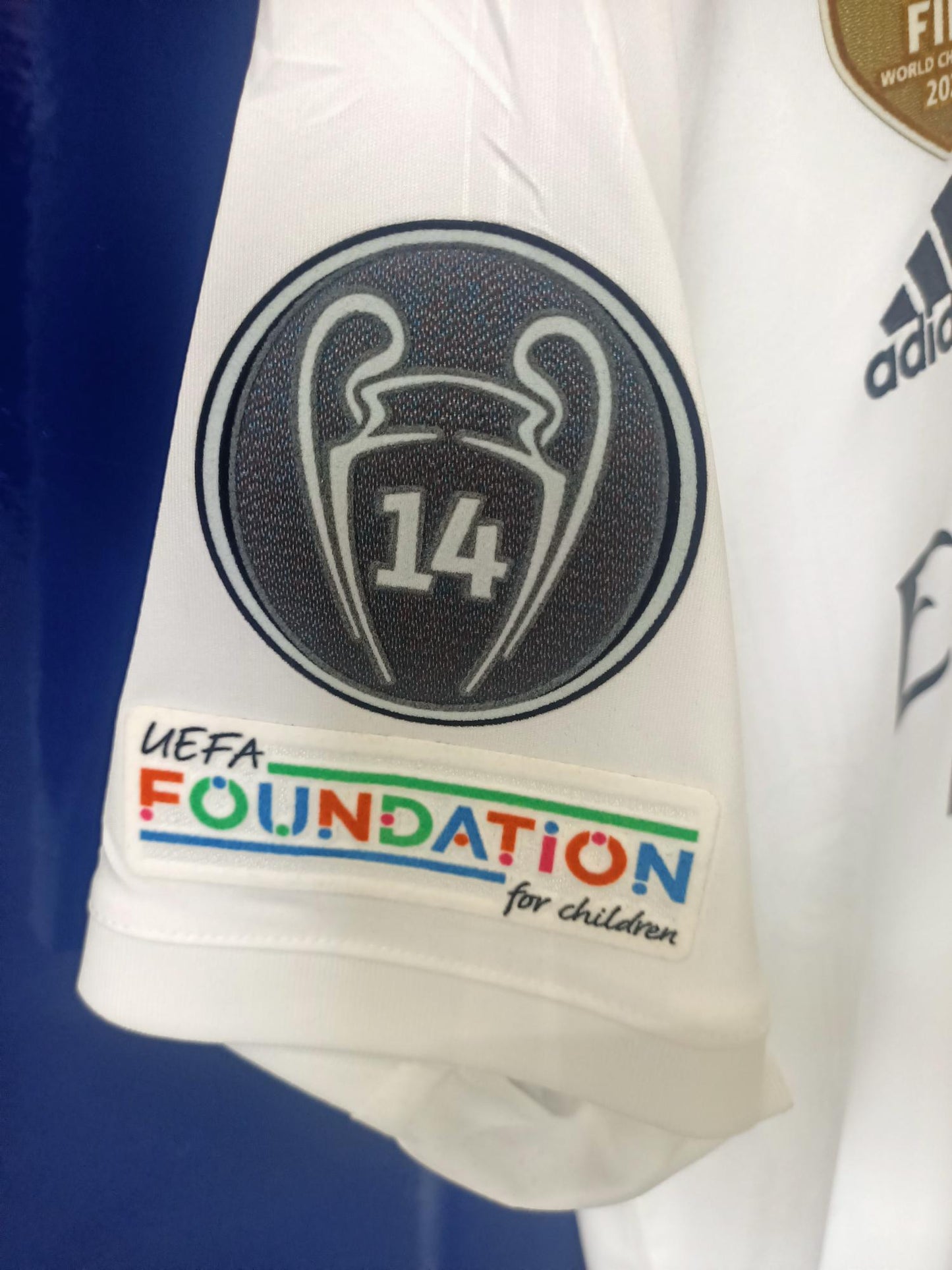 Real Madrid 2022/2023 Home Shirt (Small)