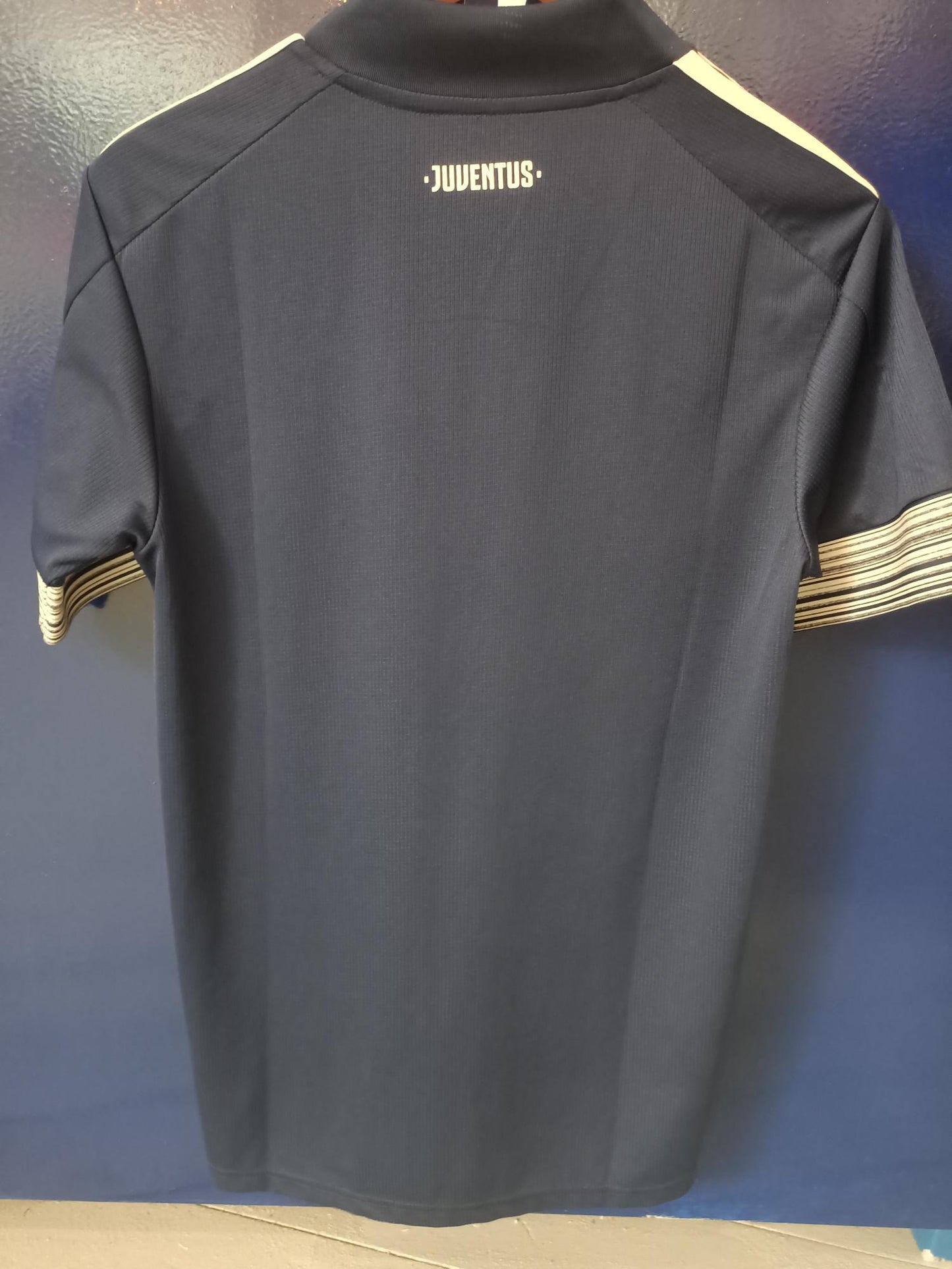 Juventus 2020/2021 Away (Small)