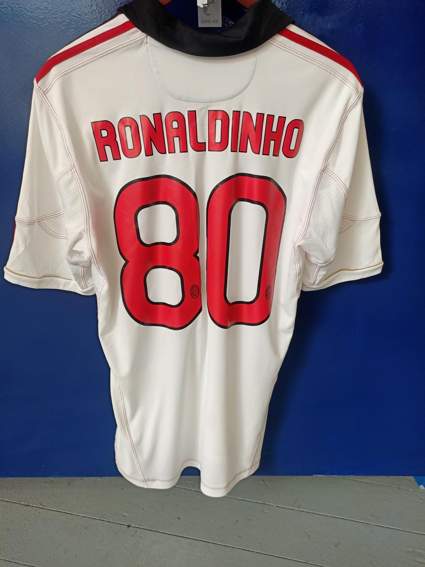 AC Milan 2010-2011 Away Shirt Ronaldinho