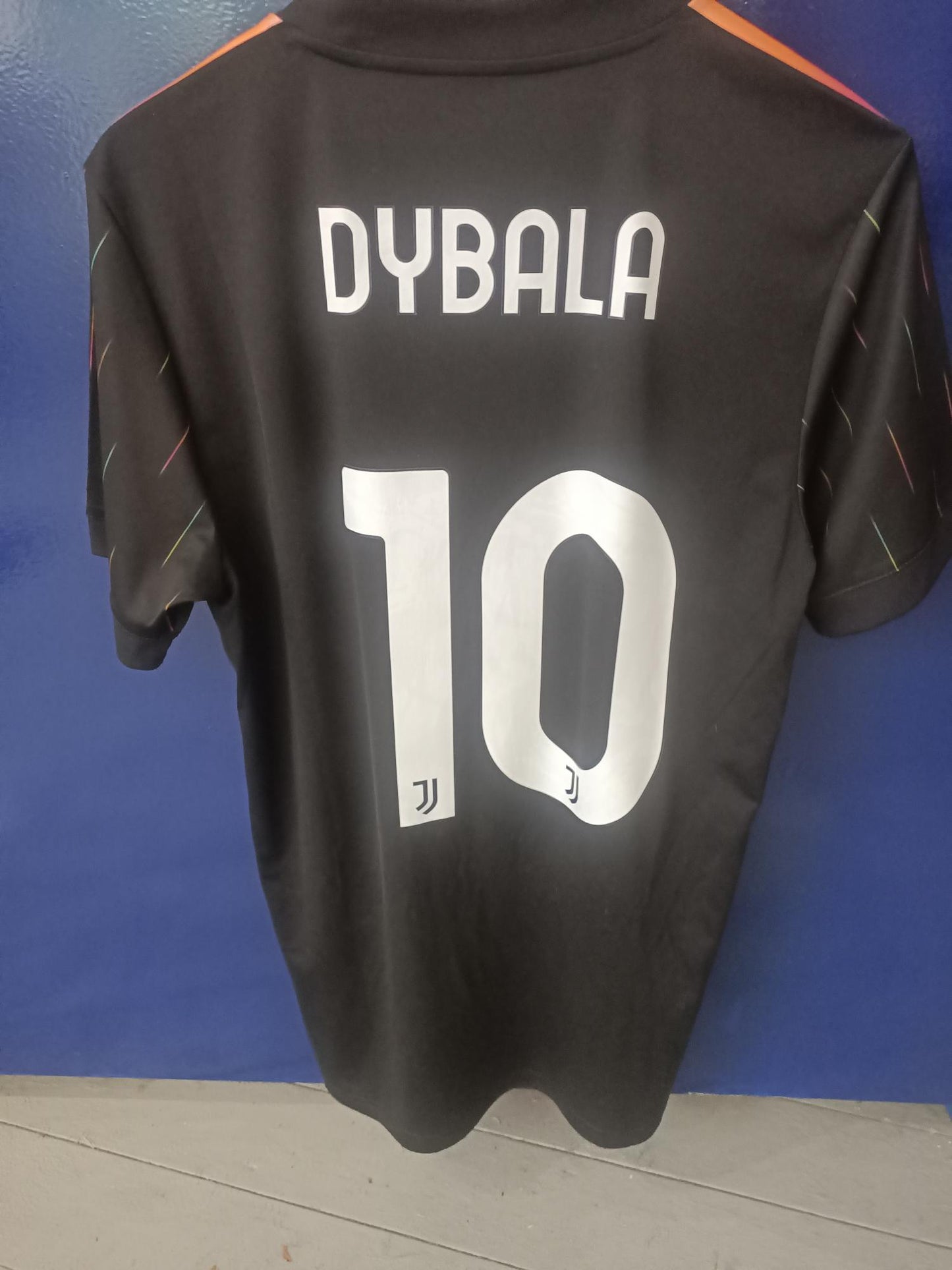 Juventus 2021-2022 Away Shirt