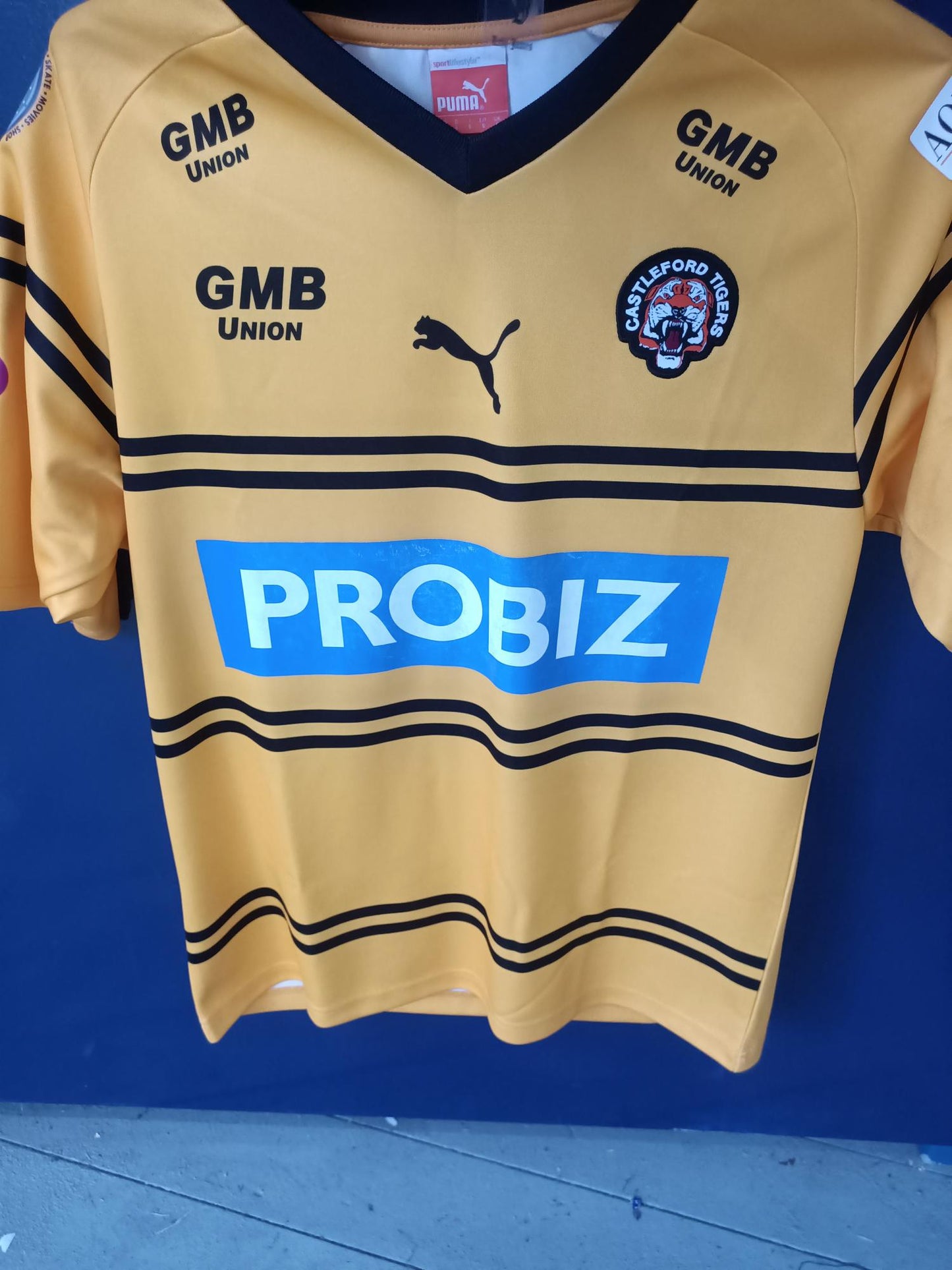 Castleford Tigers 2011 Home shirt (Small)