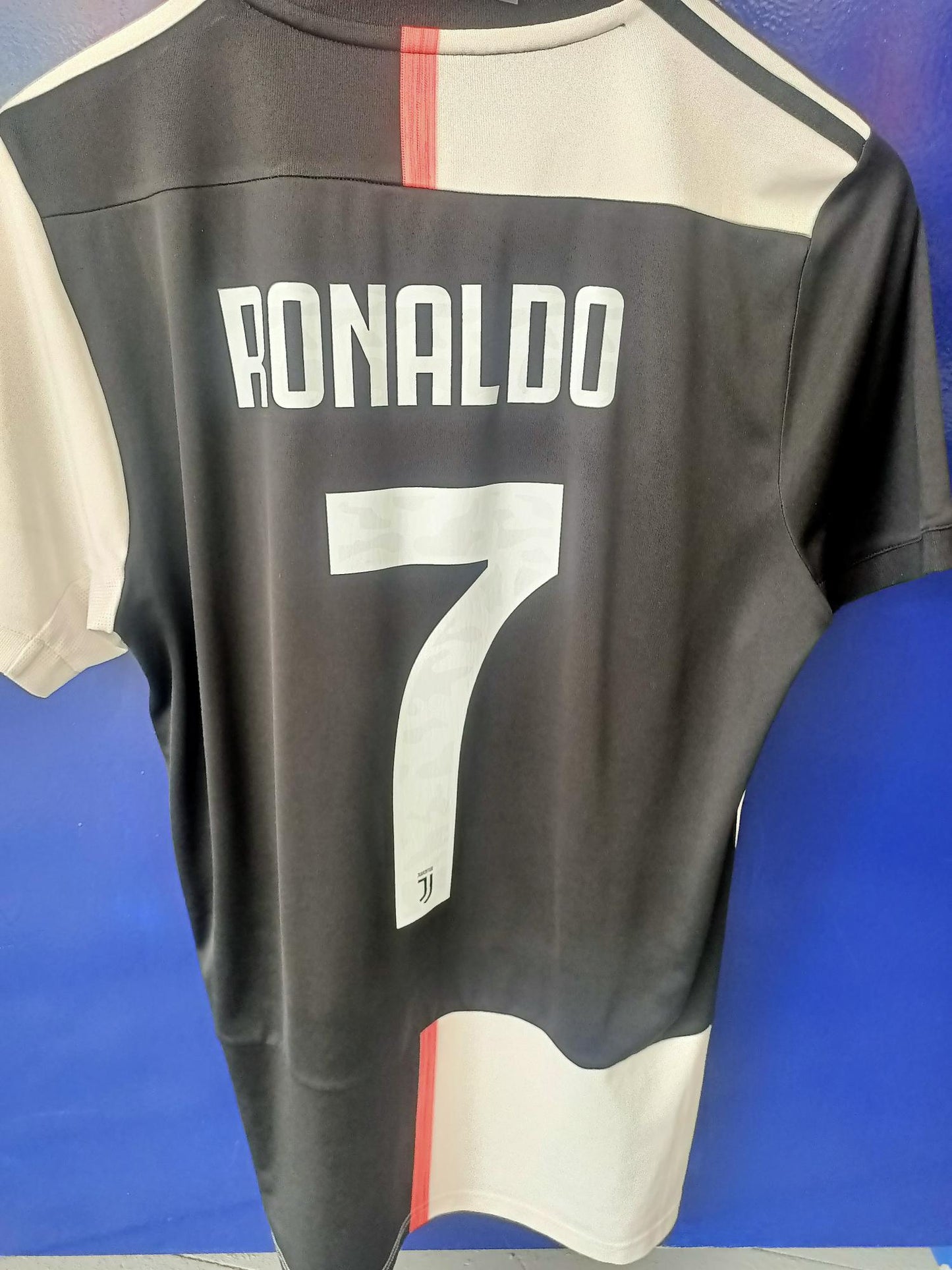 Juventus 2019-2020 Home Shirt (Small)