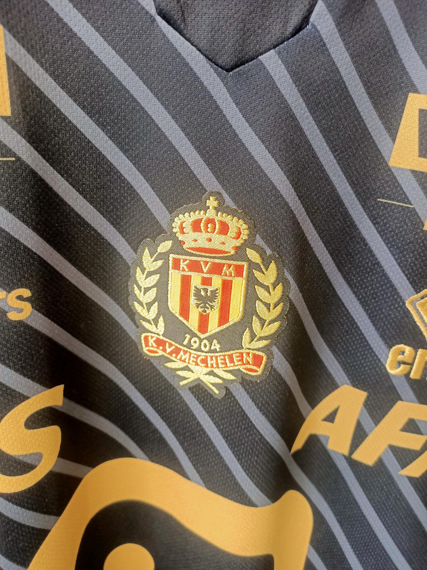 KV Mechelen  2021-2022 away shirt (small)