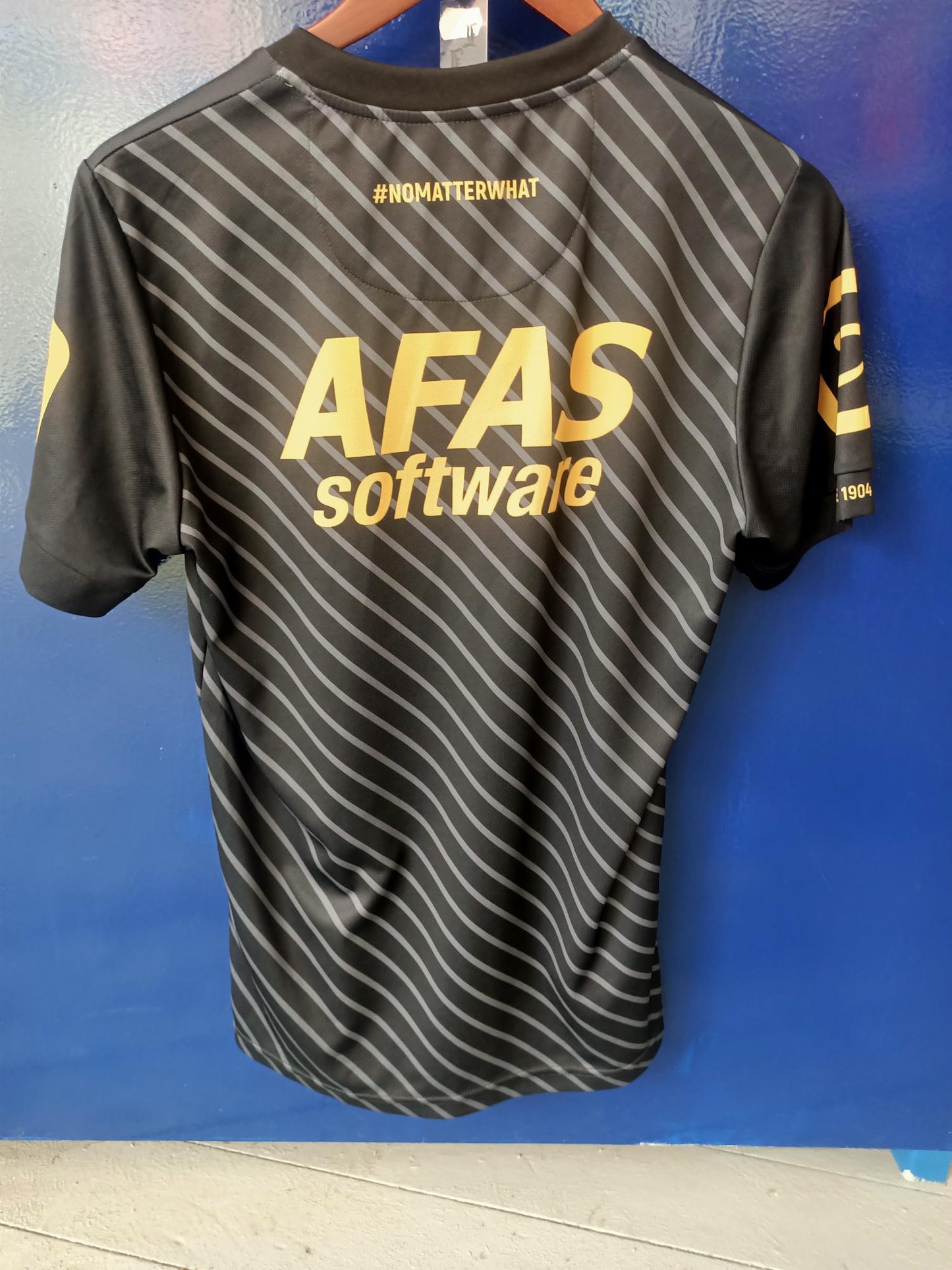 KV Mechelen  2021-2022 away shirt (small)