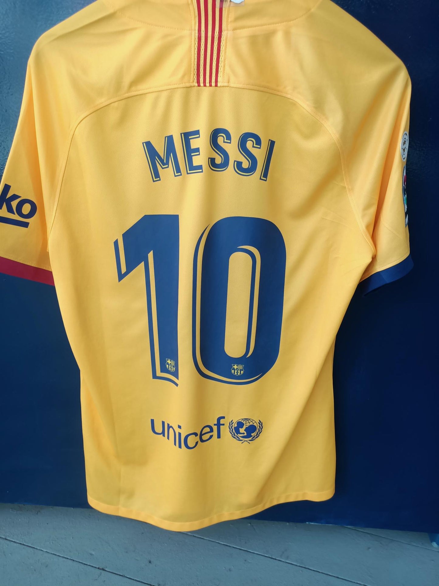 Barcelona 2019-2020 Away Shirt (Medium)