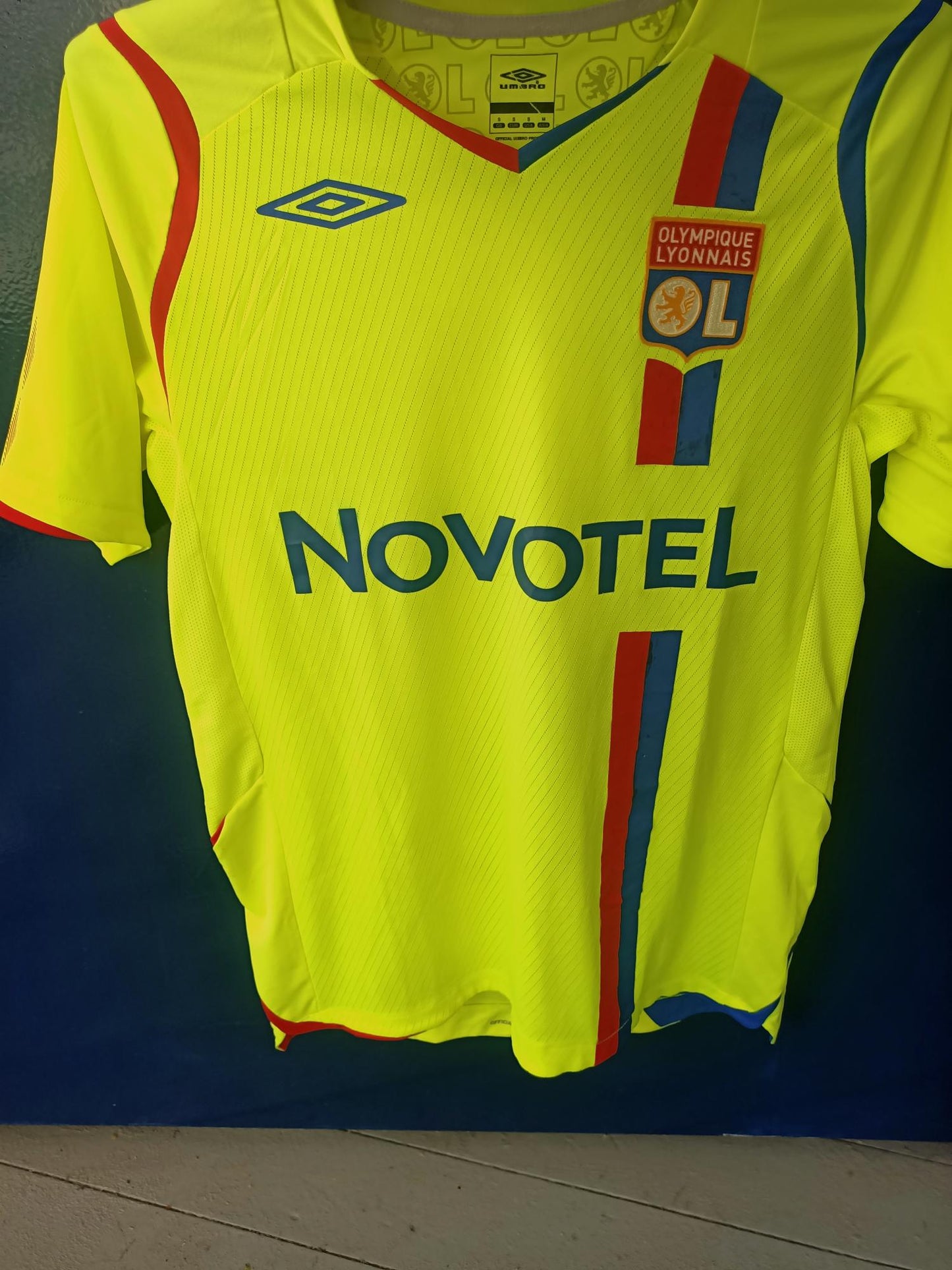 Olympique Lyonnais 2008-2009 third shirt