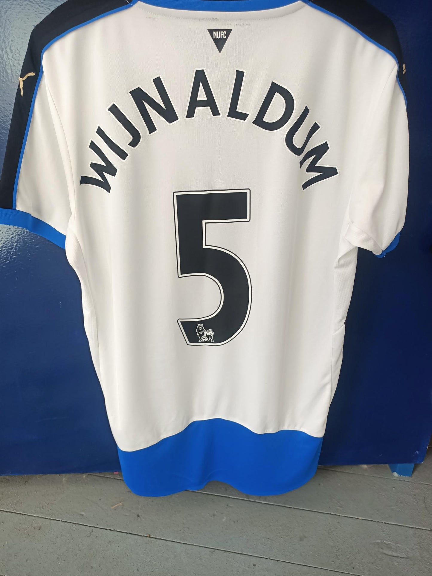 Newcastle United 2015-2016 Home shirt (Wijnaldum)