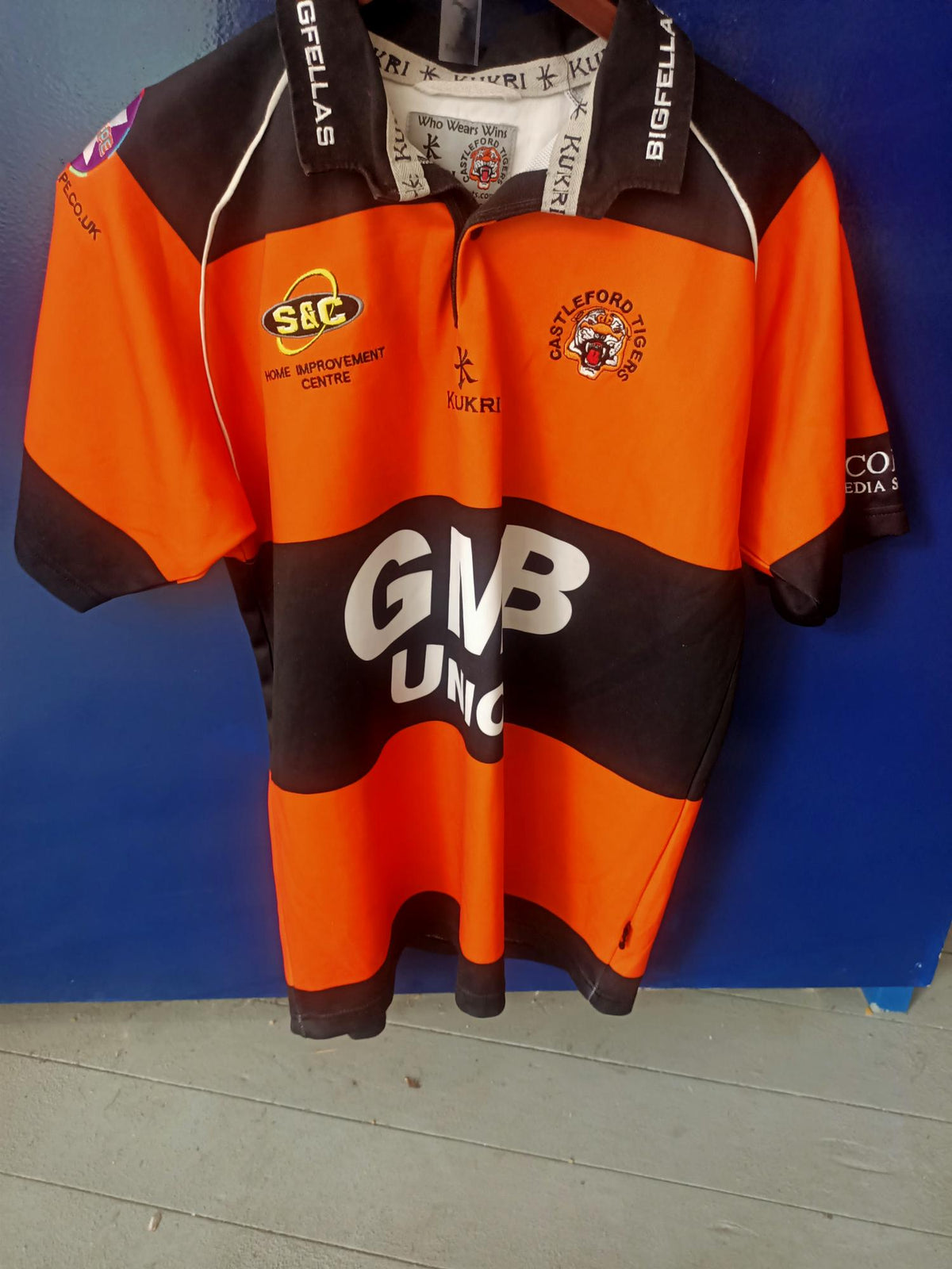 Castleford Tigers 2004 Home shirt (Medium)
