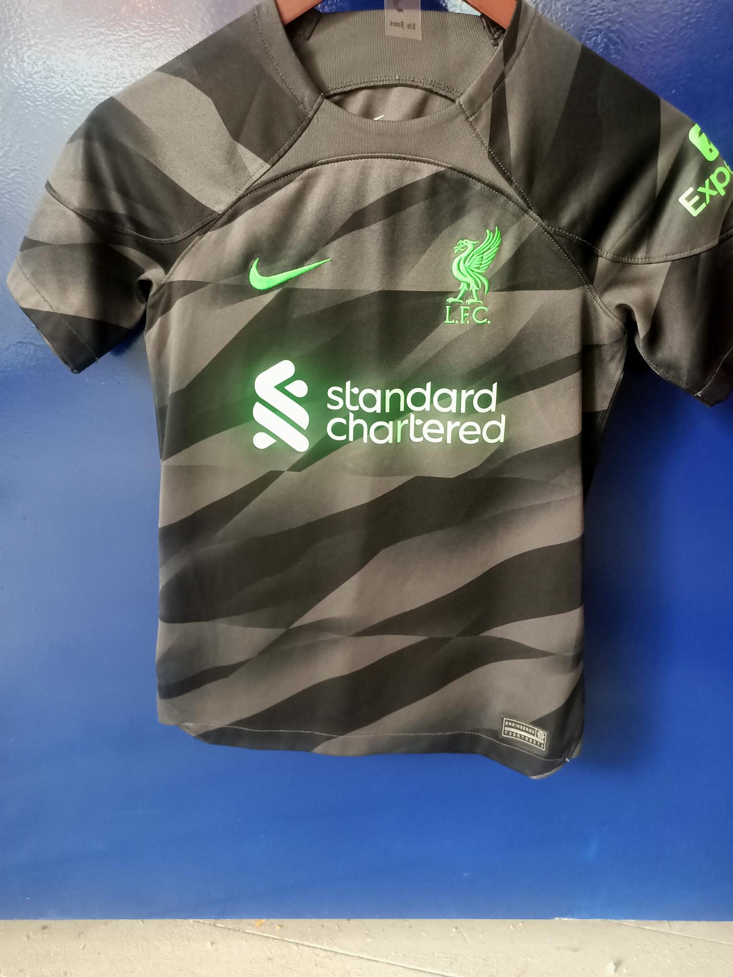 Liverpool 2023/2024 GK shirt (Medium Boys)
