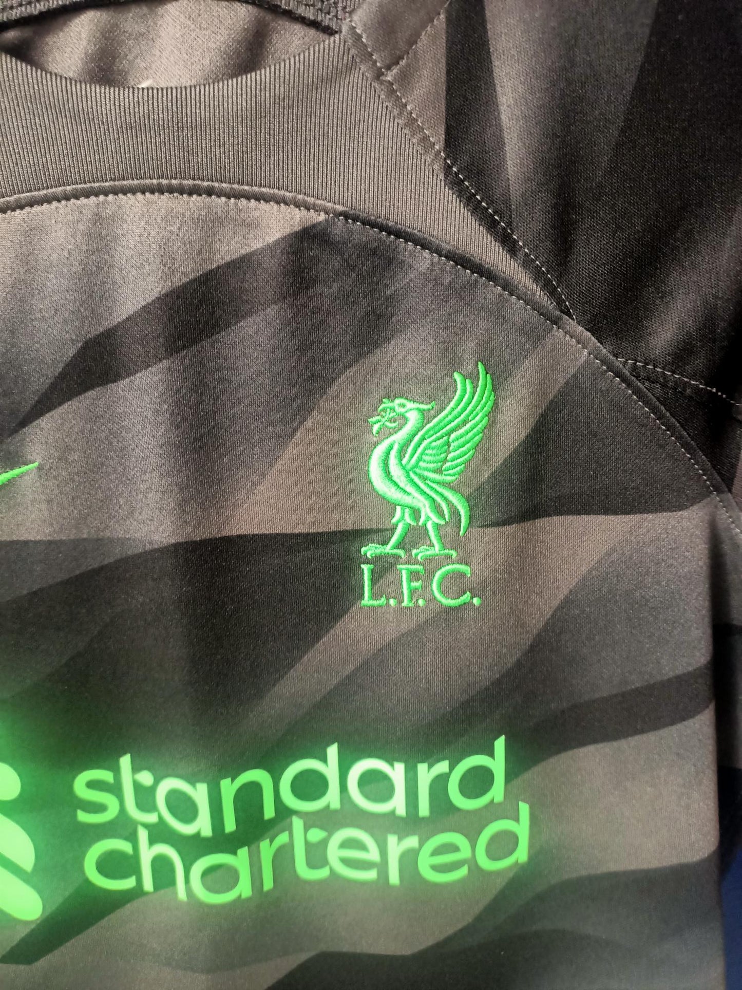 Liverpool 2023/2024 GK shirt (Medium Boys)